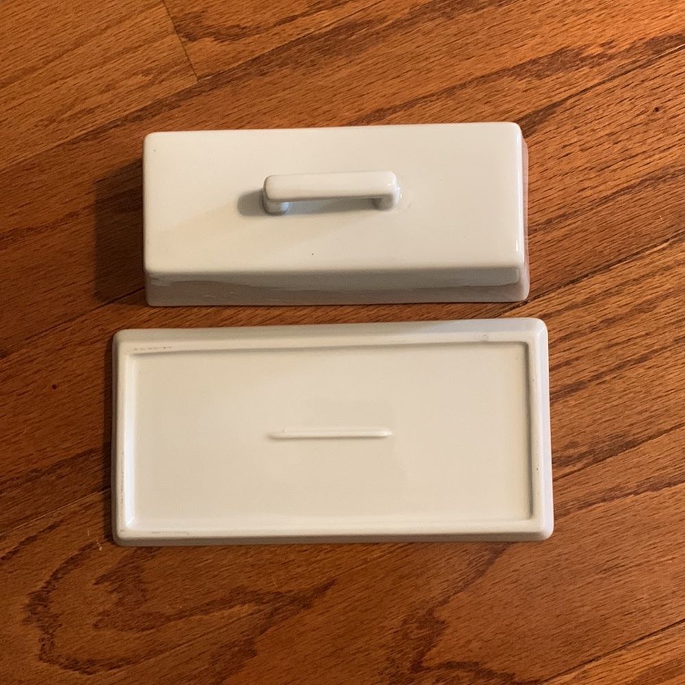 White ceramic butter dish with reversible plate.  NWOT - Picture 3 of 4